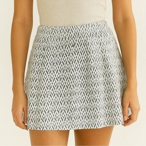 Aeropostale Gray and White Patterned Pleated Mini Skirt